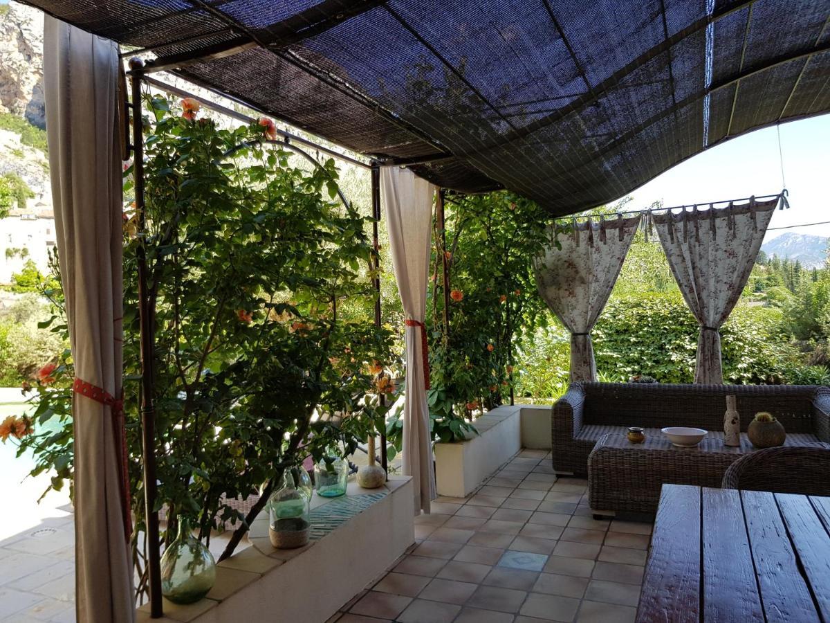 Bed and Breakfast Bastide Des Oliviers Мустье-Сент-Мари Экстерьер фото