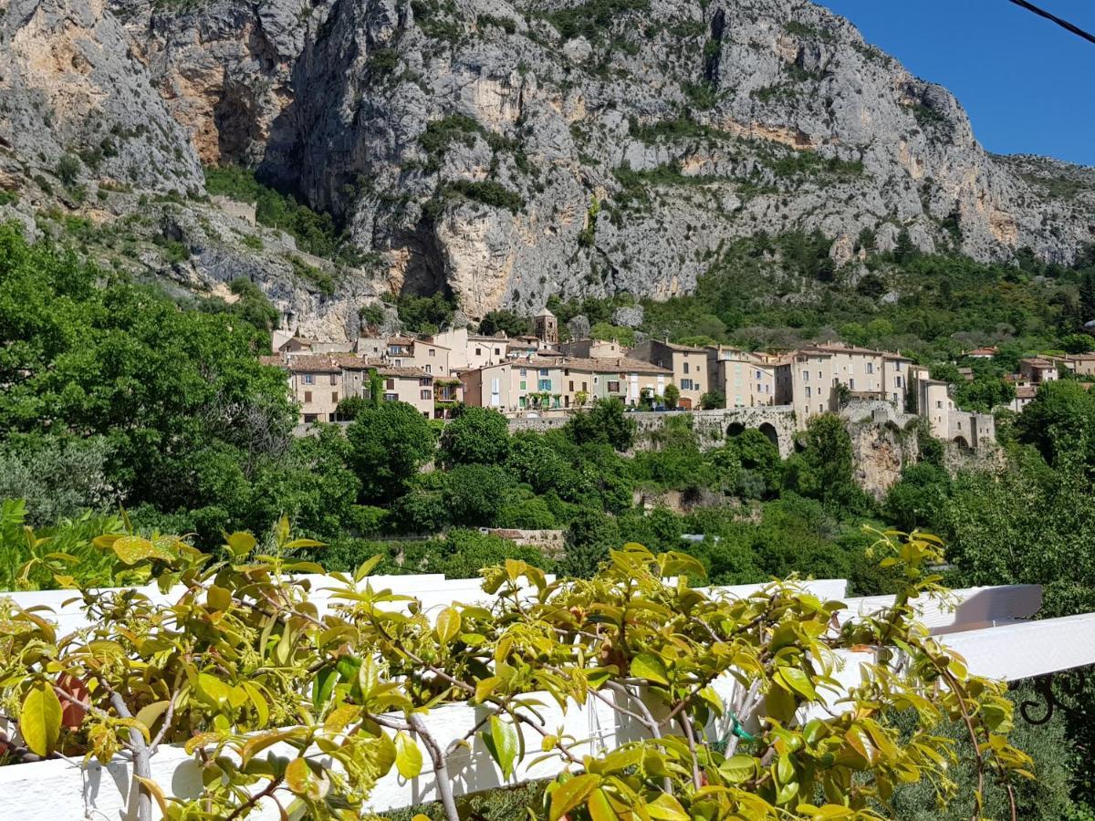 Bed and Breakfast Bastide Des Oliviers Мустье-Сент-Мари Экстерьер фото