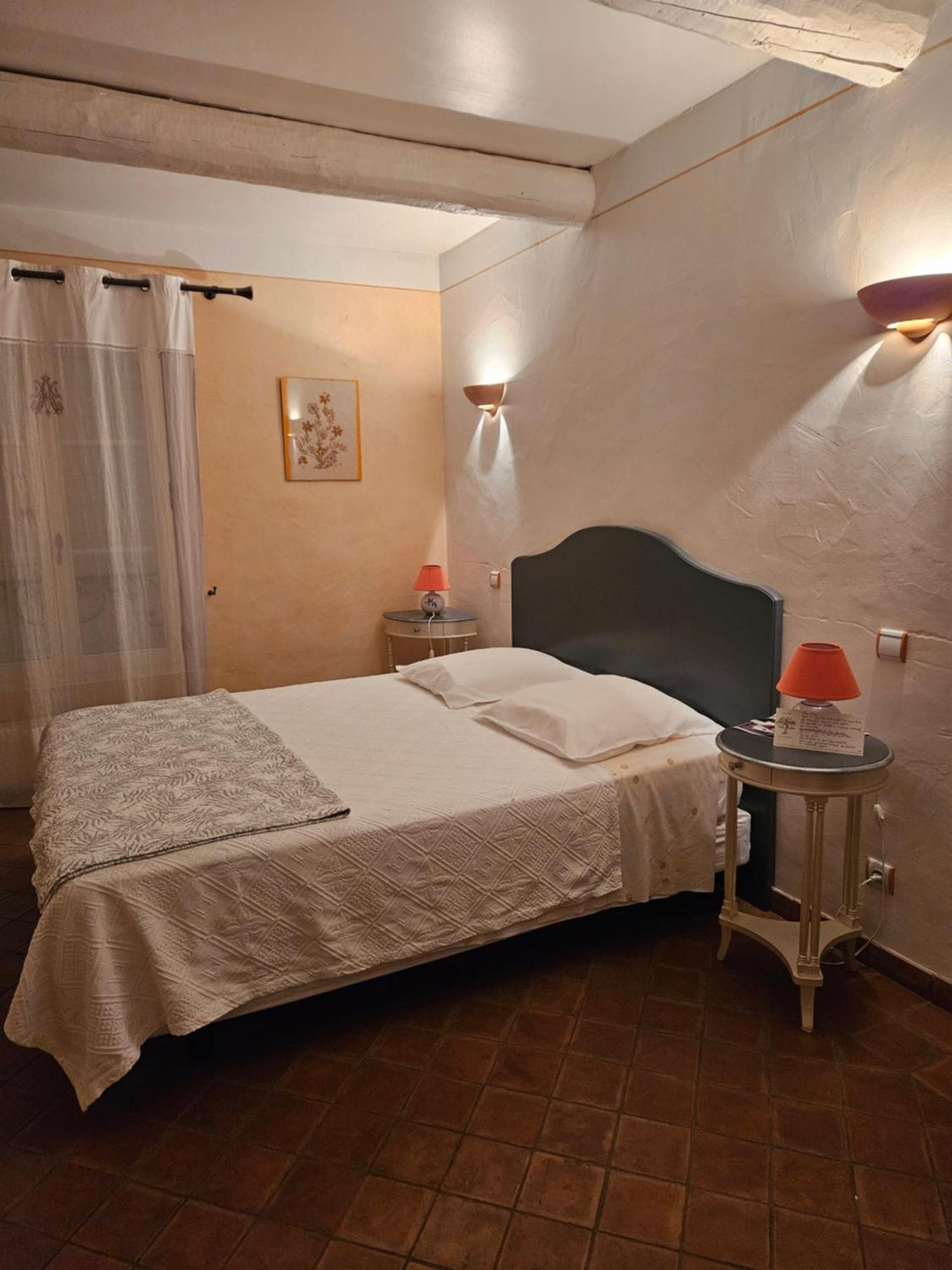 Bed and Breakfast Bastide Des Oliviers Мустье-Сент-Мари Экстерьер фото