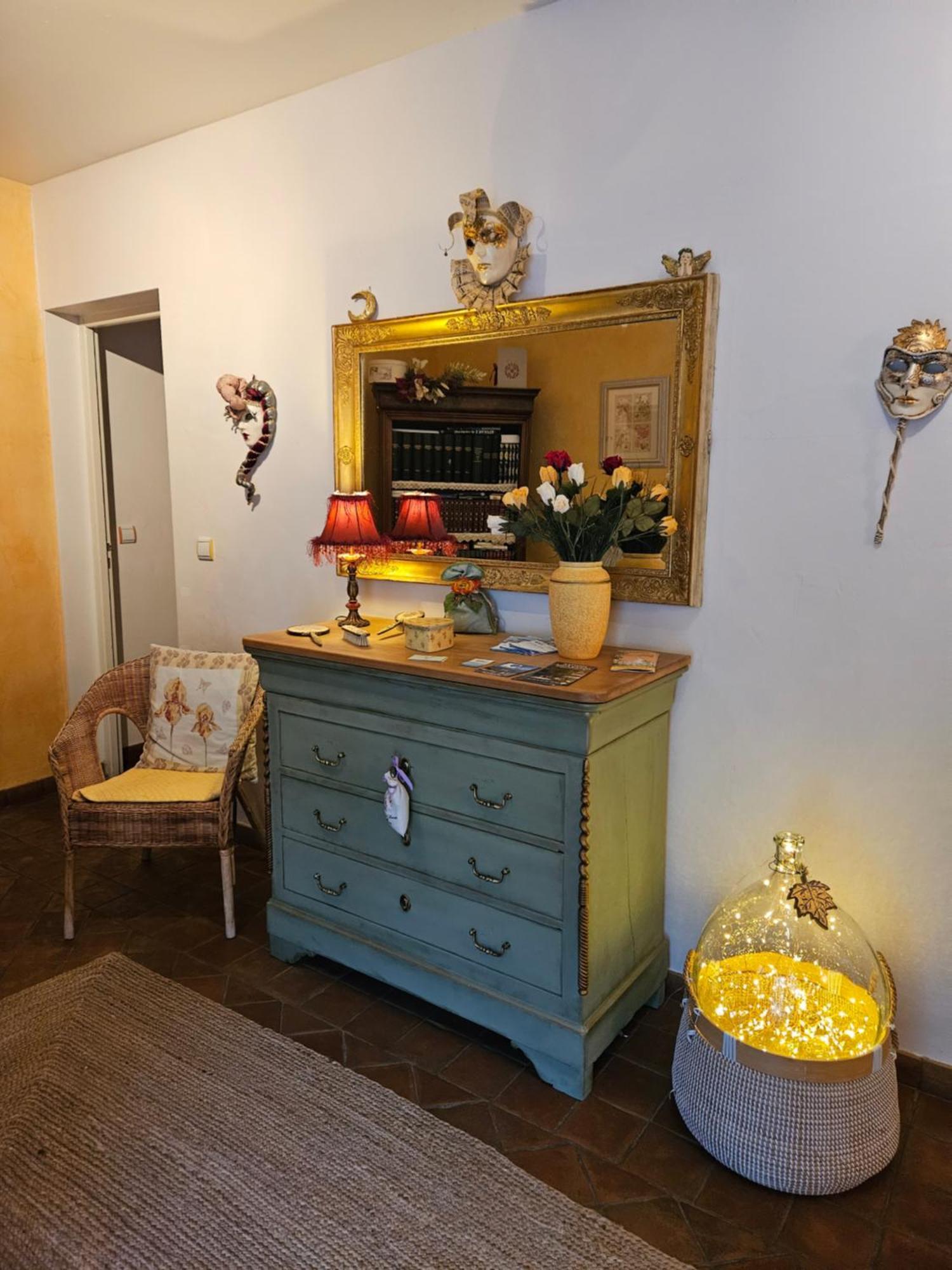 Bed and Breakfast Bastide Des Oliviers Мустье-Сент-Мари Экстерьер фото