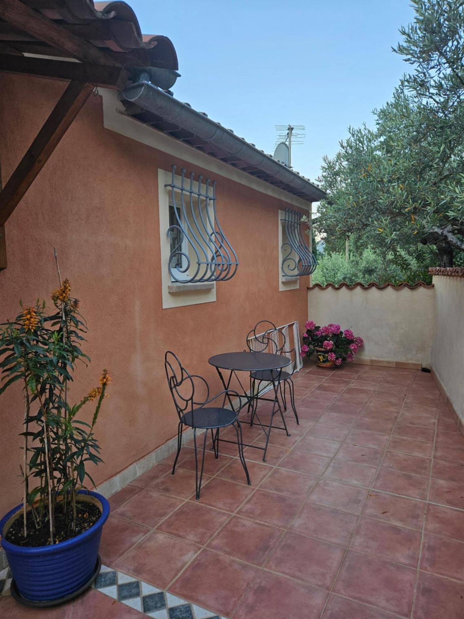 Bed and Breakfast Bastide Des Oliviers Мустье-Сент-Мари Экстерьер фото